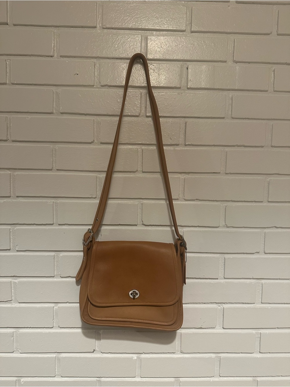 Vintage Coach Rambler’s Legacy Crossbody Bag 9061 Camel Saddle Leather USA